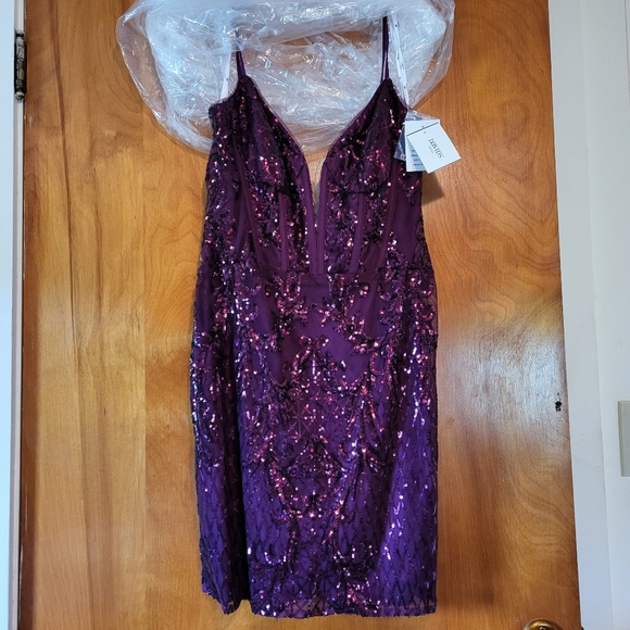 David's Bridal Short Allover Sequin Illusion Plunge plum evening mini dress gown - Picture 5 of 7